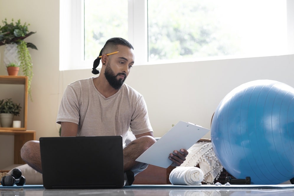 🏋️♂️ Les bienfaits de la Swiss Ball pour renforcer son dos et améliorer son équilibre