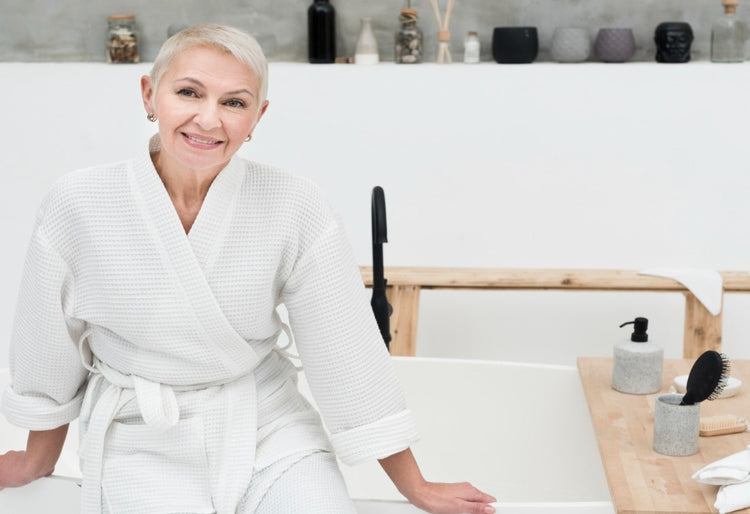 une femme qui prend soin de son hygiène