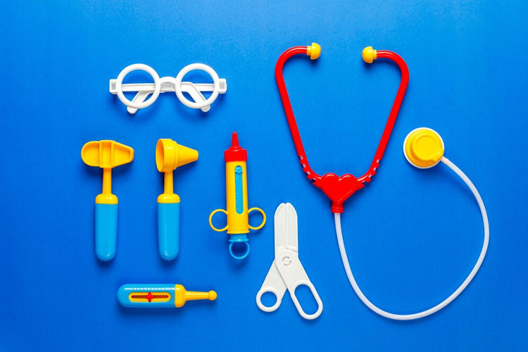 jouet représentant du matériels médicales sur fond bleu
