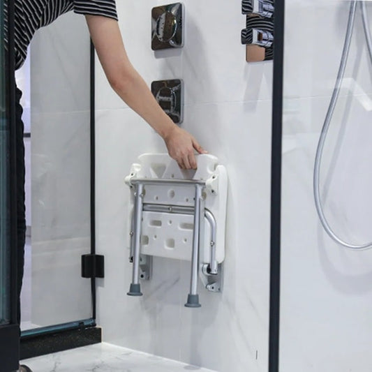 chaise de douche fixé au mur rabattue dans une douche