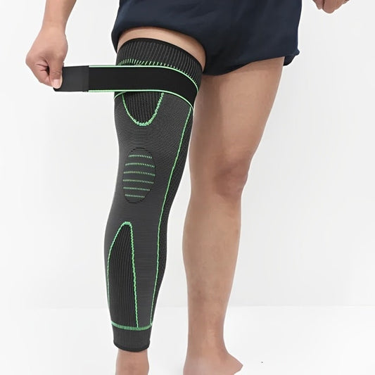 Genouillère longue FlexiGenou - compression optimale pour soutien et soulagement des douleurs articulaires, idéale pour les activités sportives et un confort au quotidien. Disponible sur Mr Bon Plan. Présenté sur un homme .